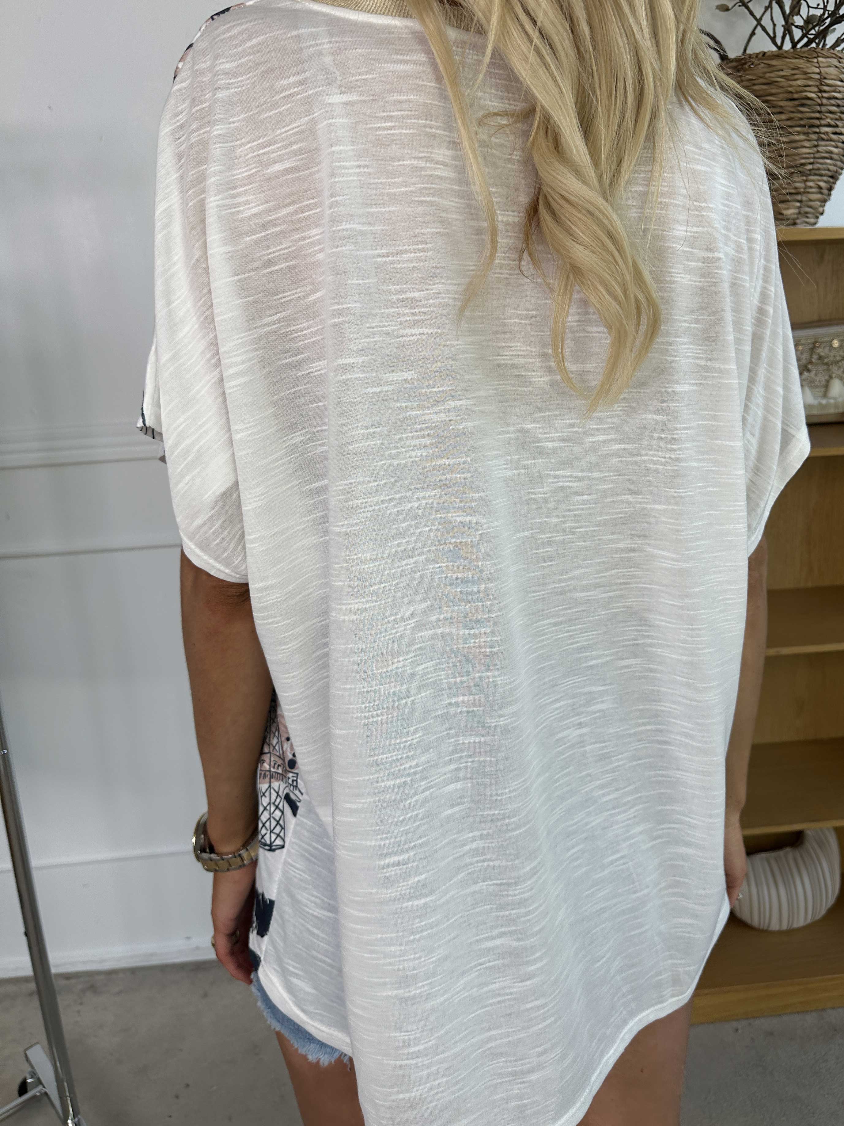 Merle - Vit V-ringad T-shirt med motiv